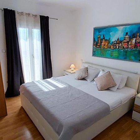Apartments Ella Макарска Екстериор снимка