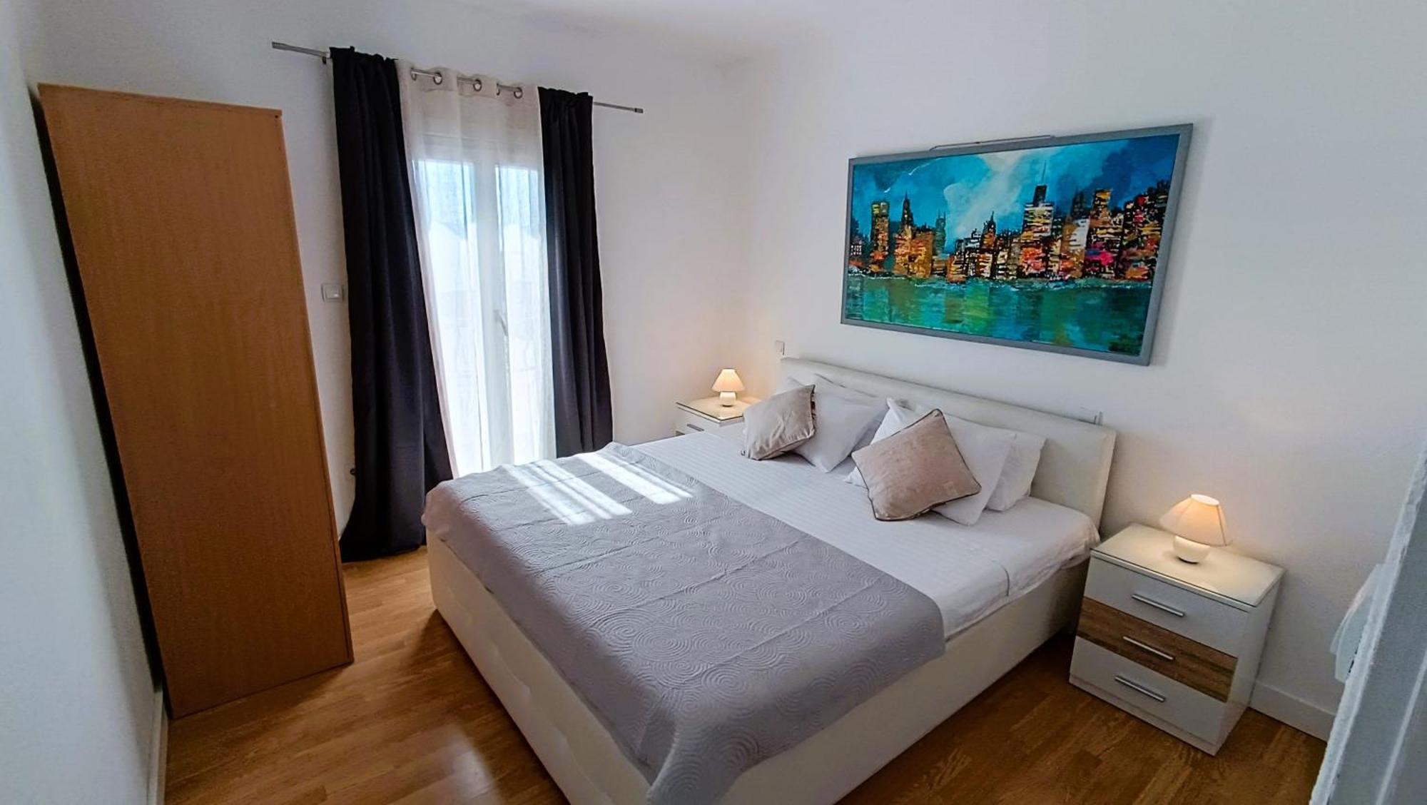 Apartments Ella Макарска Екстериор снимка