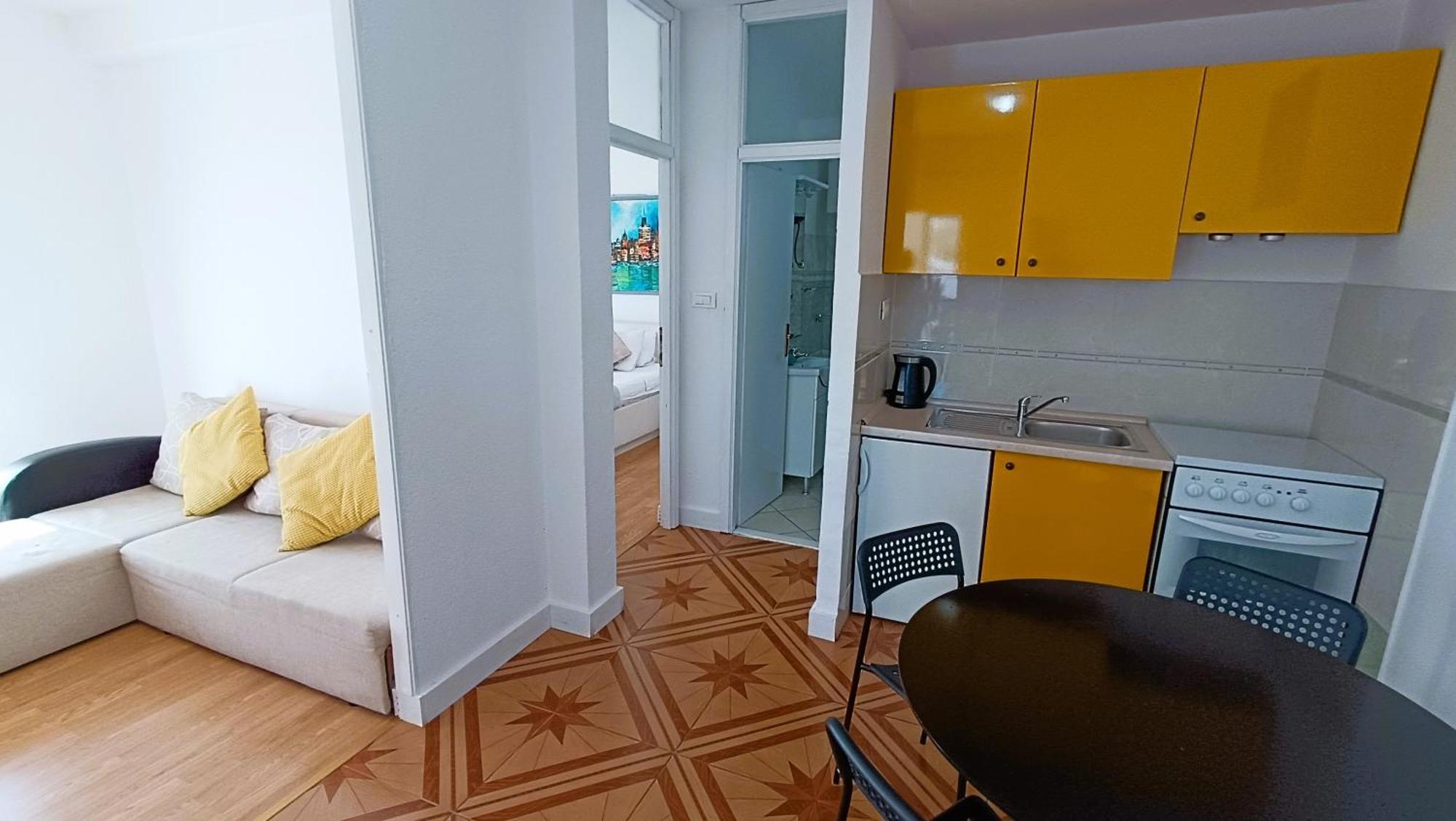 Apartments Ella Макарска Екстериор снимка