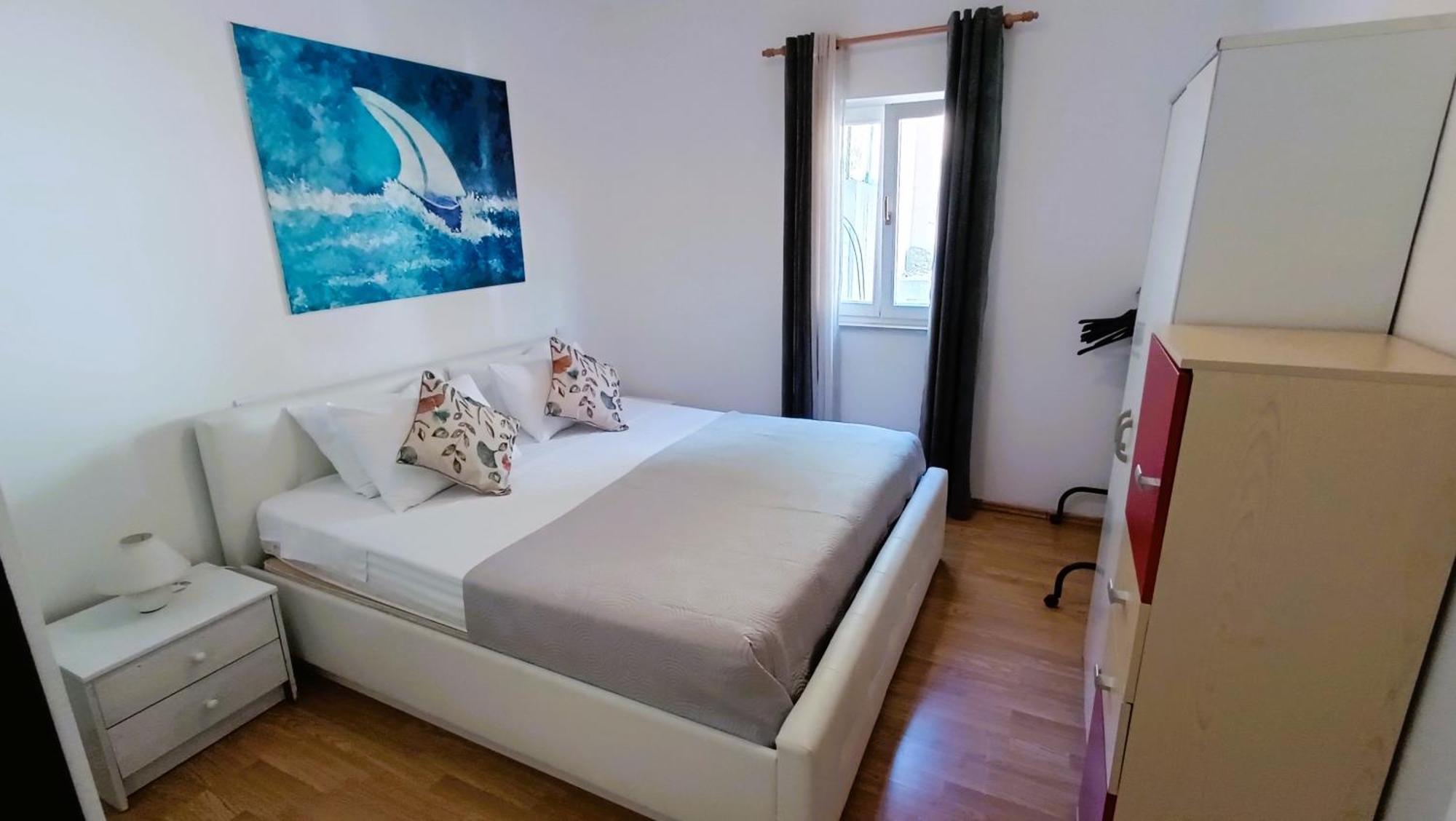 Apartments Ella Макарска Екстериор снимка