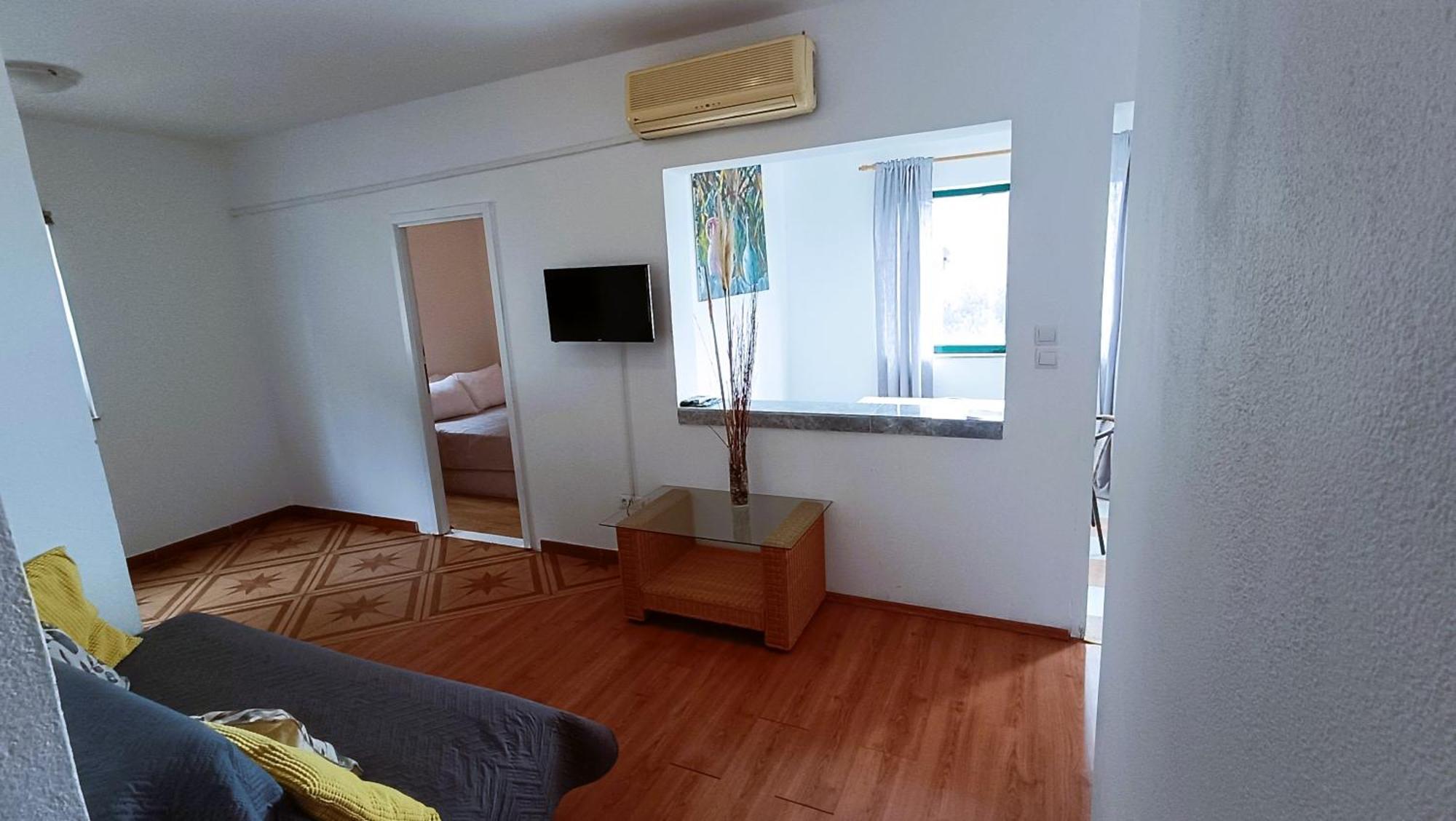 Apartments Ella Макарска Екстериор снимка