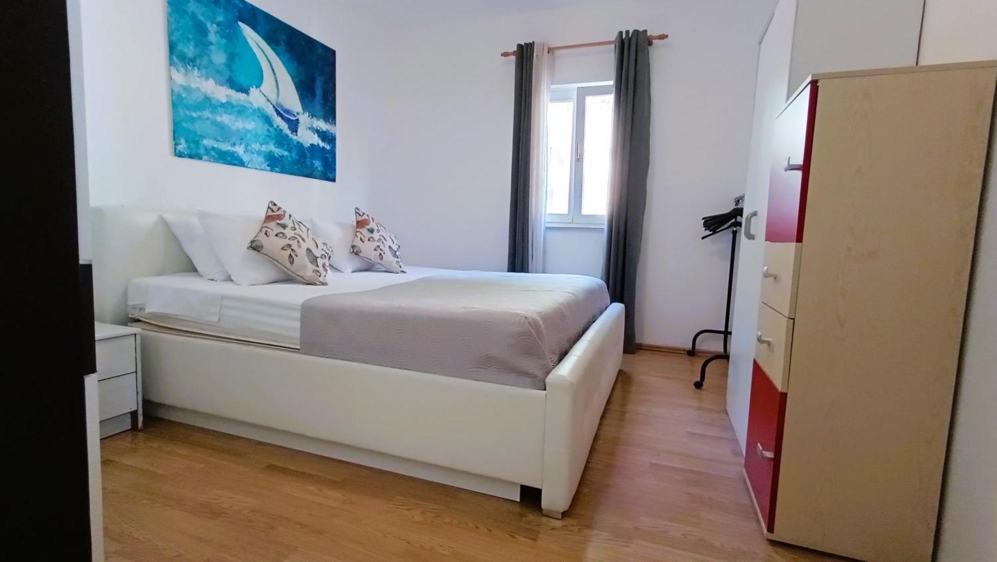 Apartments Ella Макарска Екстериор снимка
