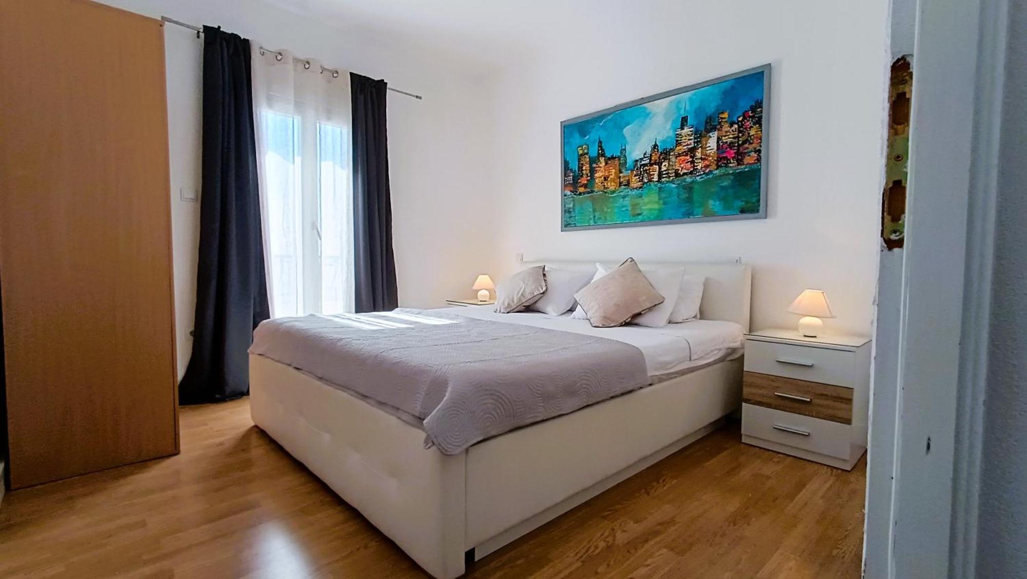 Apartments Ella Макарска Екстериор снимка
