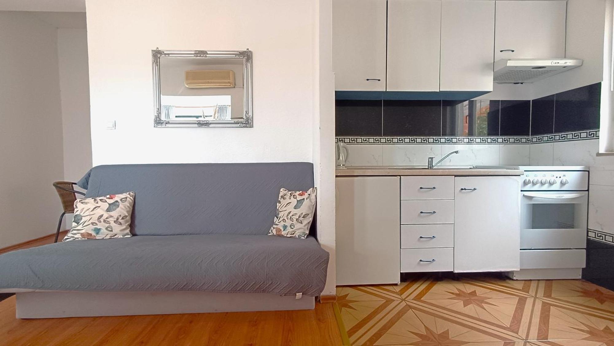 Apartments Ella Макарска Екстериор снимка
