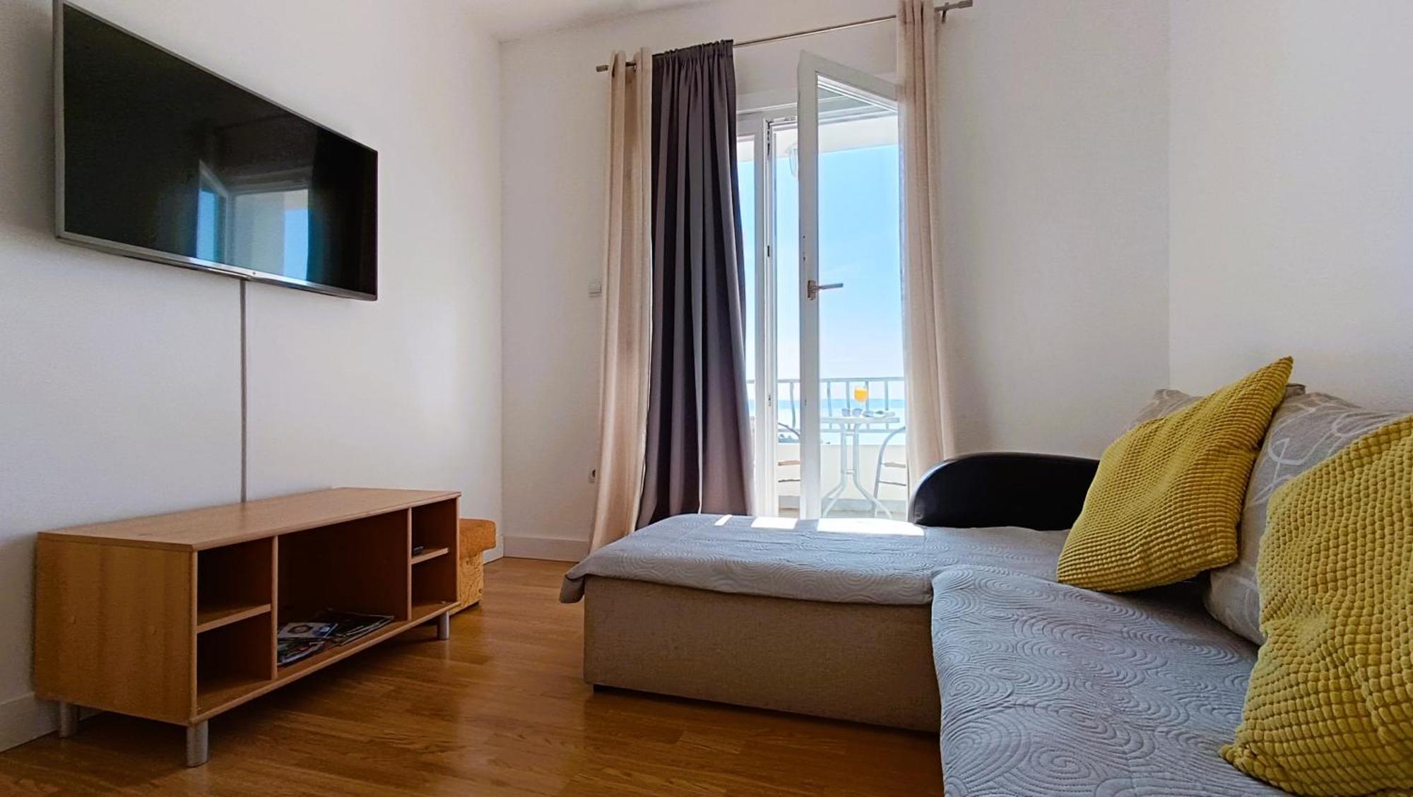 Apartments Ella Макарска Екстериор снимка