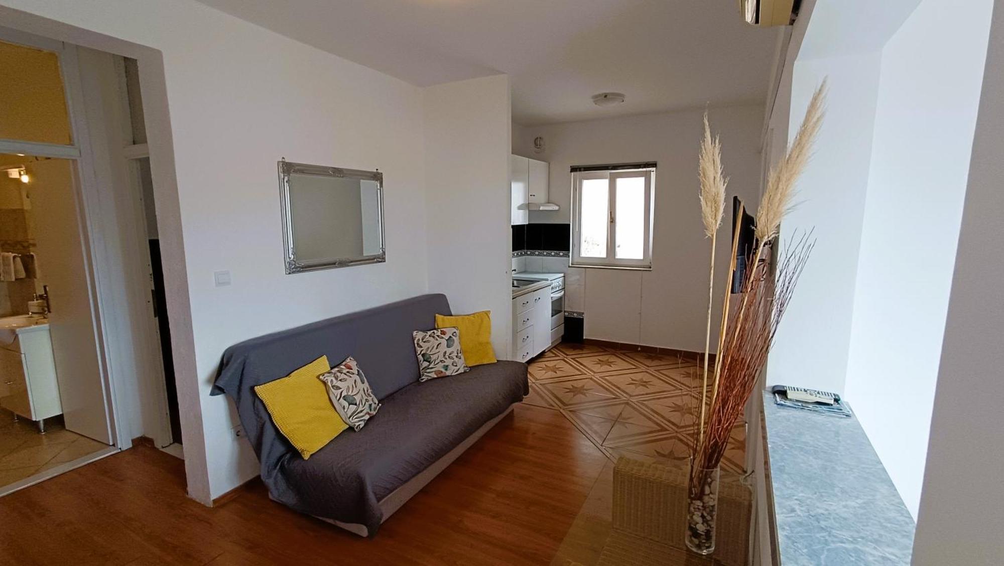 Apartments Ella Макарска Екстериор снимка
