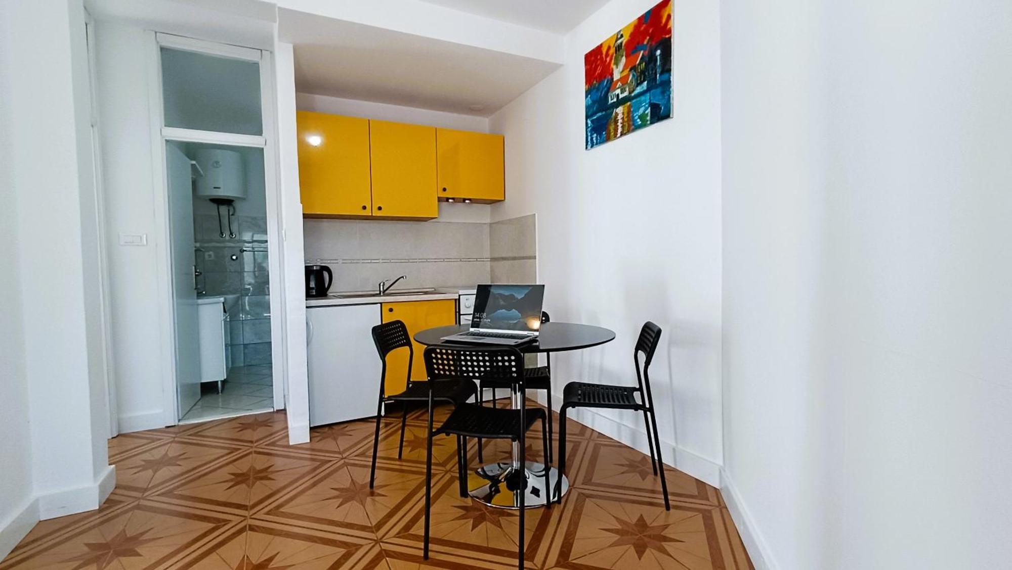 Apartments Ella Макарска Екстериор снимка