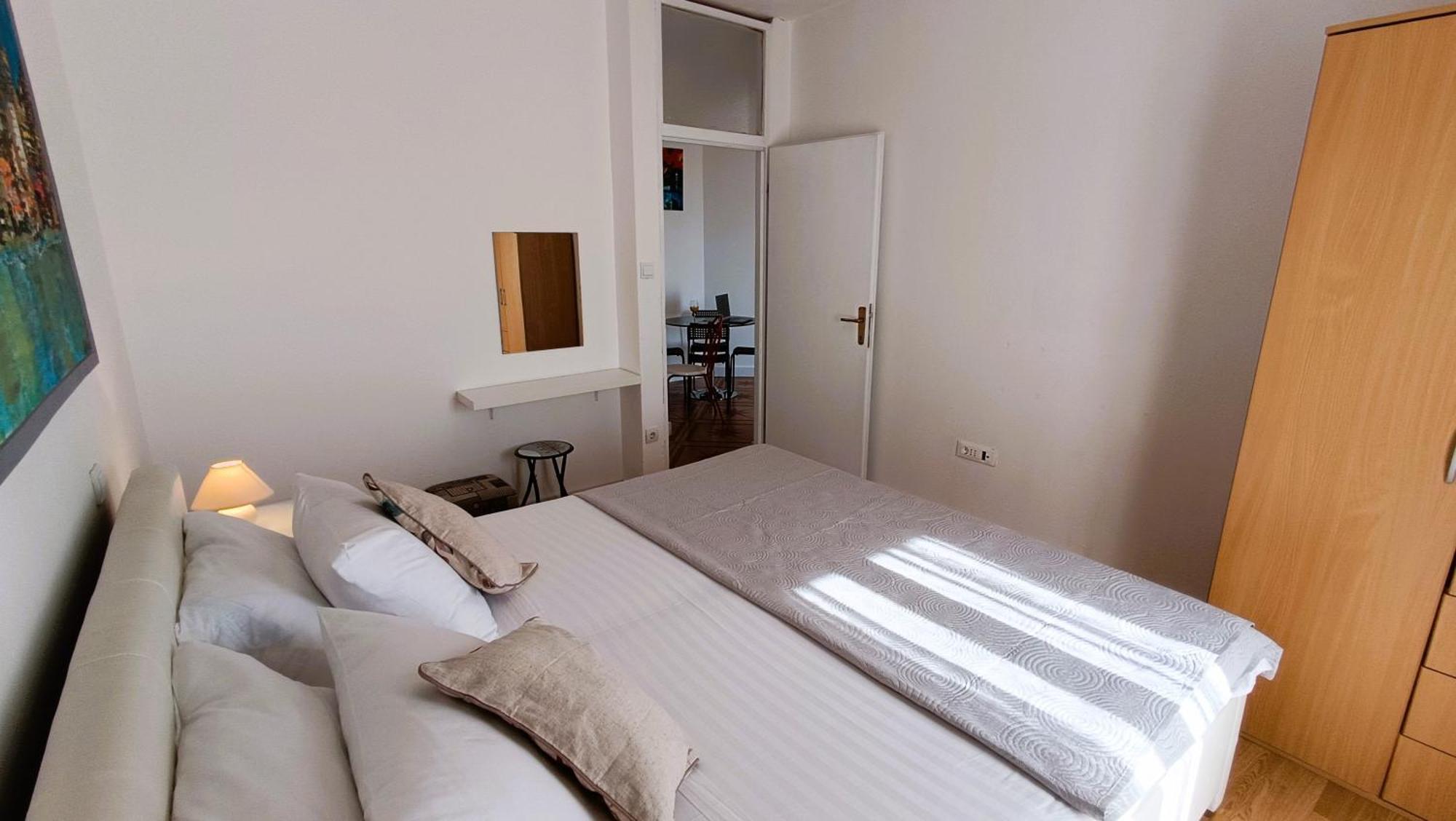 Apartments Ella Макарска Екстериор снимка