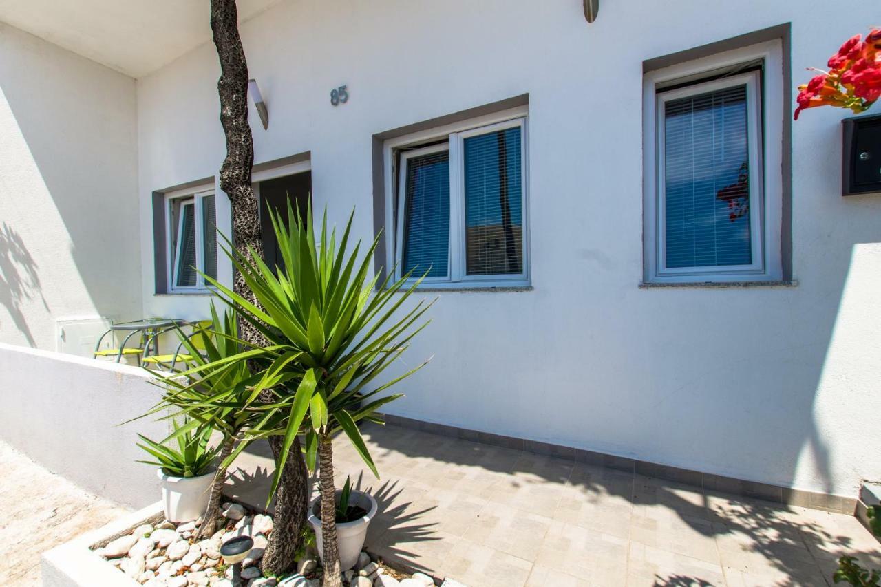 Apartments Ella Макарска Екстериор снимка